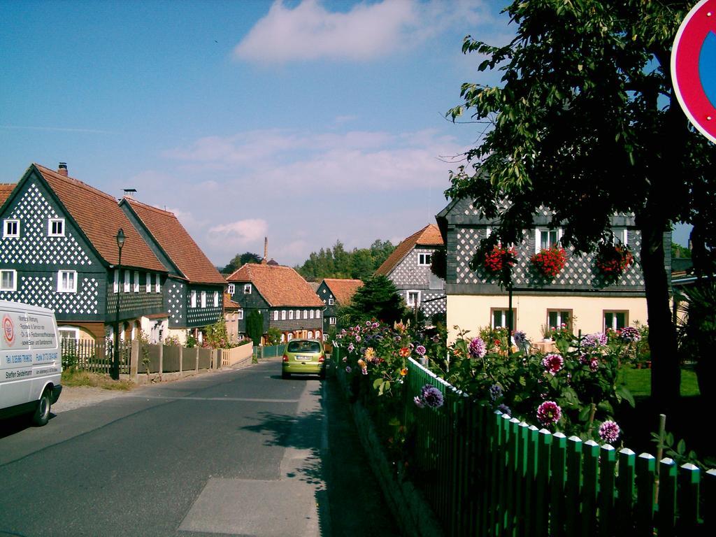 Отель Zum Hecht Herrnhut Экстерьер фото