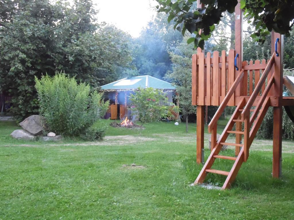 Отель Zum Hecht Herrnhut Экстерьер фото